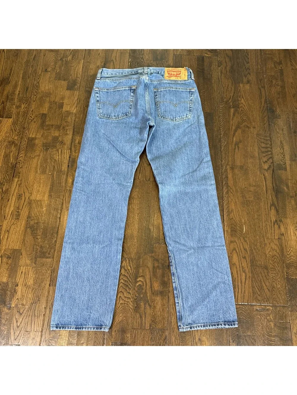 Levis 501 Jeans Mens 32x32 Light Wash Blue Button Fly Straight Leg Denim Classic
